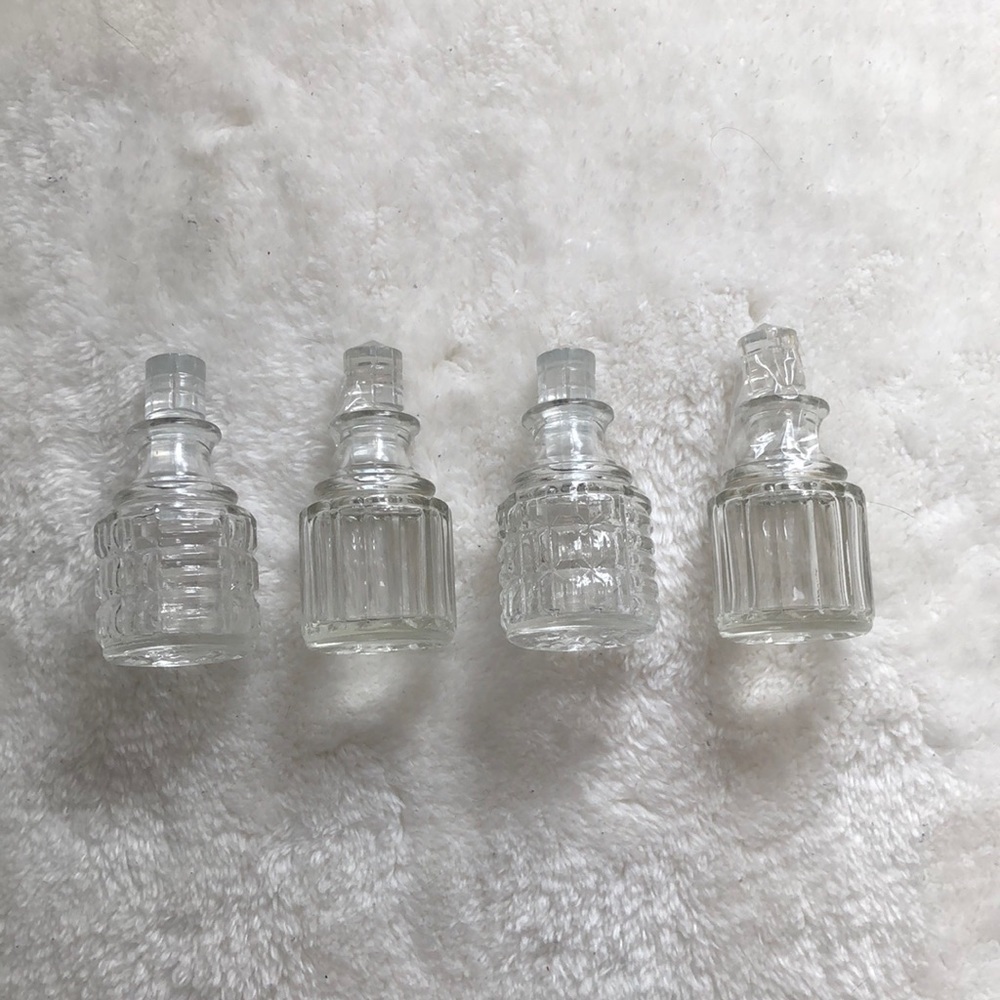 VTG Apothecary bottles scents, vinegar, oils, glass England toppers  set (4)